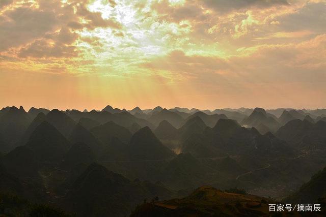 万峰湖旅游攻略_师宗到万峰林多少公里_万峰林评为生态旅游区